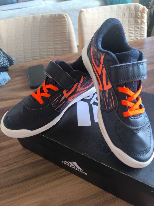 Лот от зимни сникърс на Адидас и маратонки