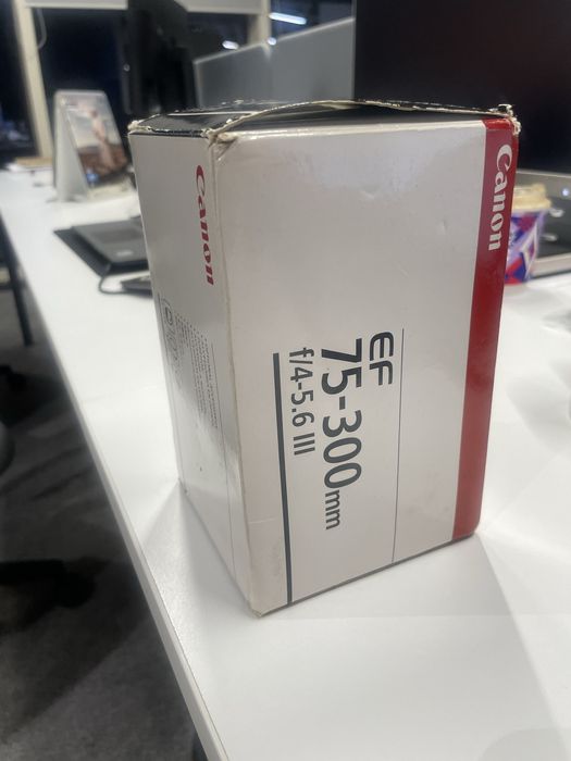 Объектив Canon EF-75-300mm