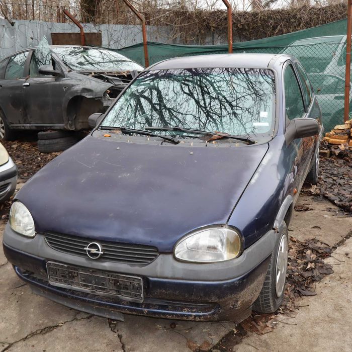 Опел Корса Б 1.0 55 к.с.1998г.Само на части