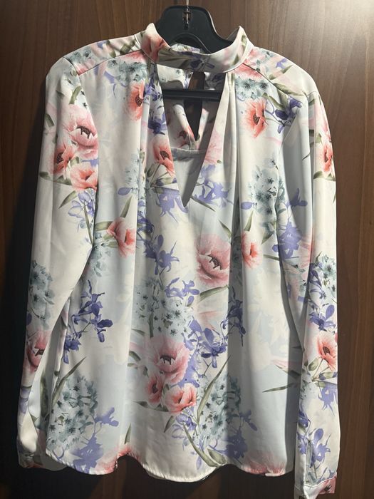 Риза с флорални мотиви