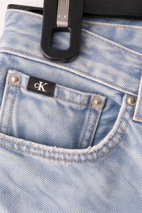 Изчистени дънки Calvin Klein