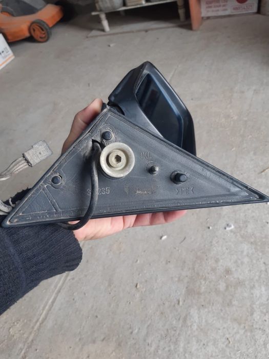 Боковое стекло бмв е34