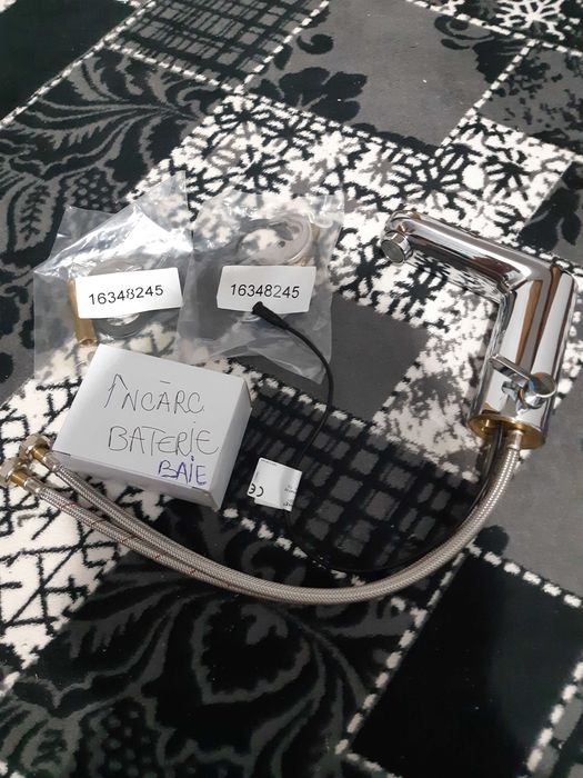 De vânzare baterie lavoar pe infraroșu marca GROHE nouă.