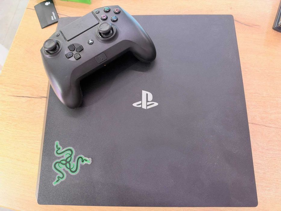 Sony PlayStation 4 Pro 1TB PS4 + Razer Raiju + 4 Jocuri – Garanție 24 Luni