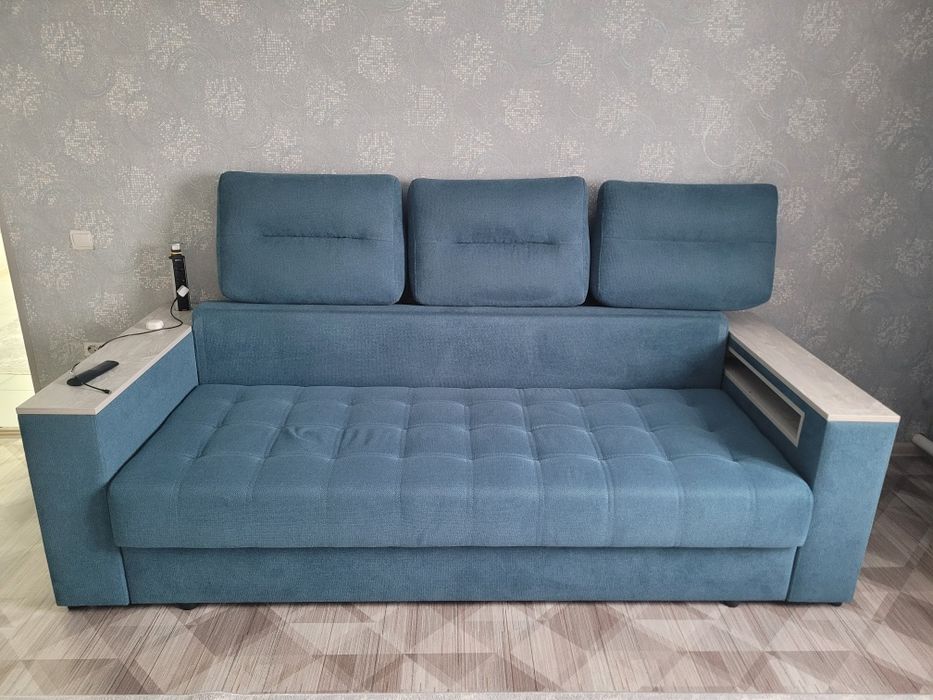 Продам диван в хорошом состояний.