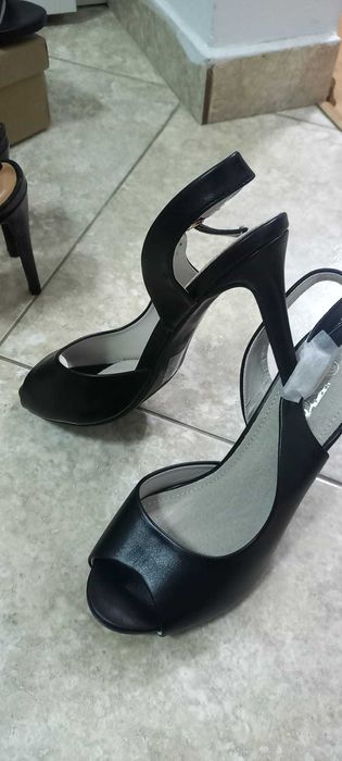 Sandale 36 ,diferite modele ,noi