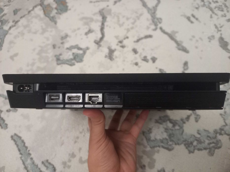 Продается ПС4 в хорошем состоянии