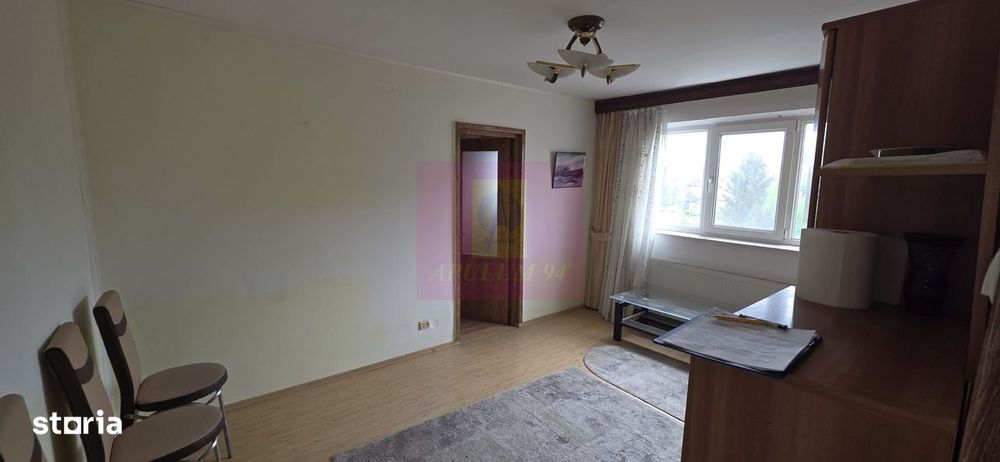 Apartament cu 3 camere de vanzare in Campina, central