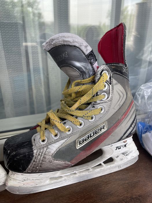 Коньки хоккейные