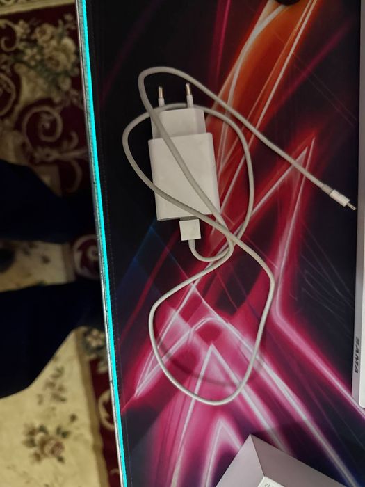 iPhone XR original пришел примиком с Дубая