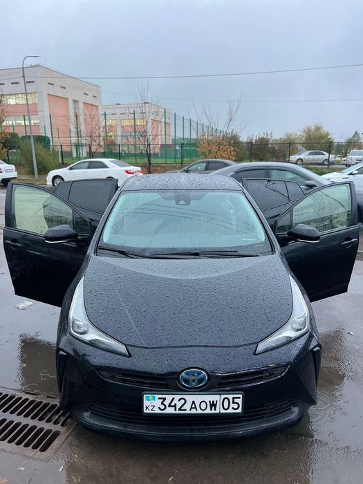 Тоуота Приус 2019