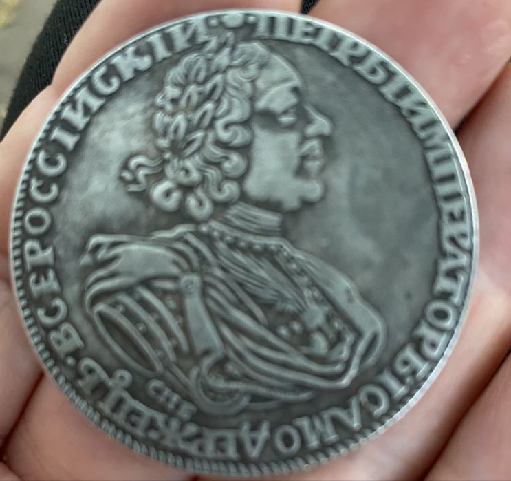 Продам монету серебро