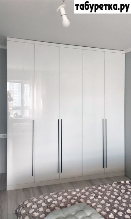 Шкаф в спальню Vesta с фрезерованными фасадами