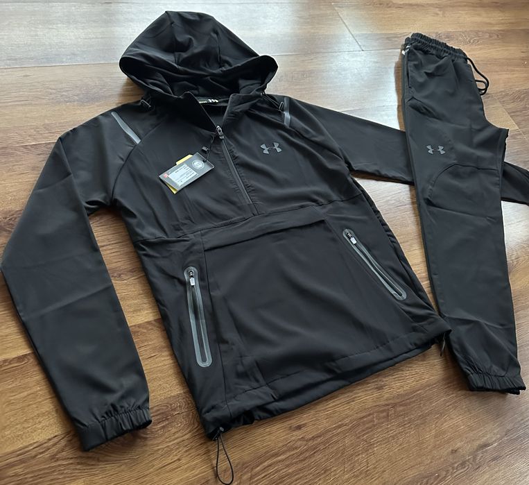 Мъжки,шушлеков,черен екип Under Armour с гумирано лого