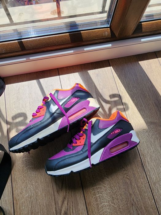 Продам оригинальные б/у кроссовки