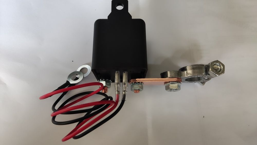 Ключ маса с две дистанционни. 200А.