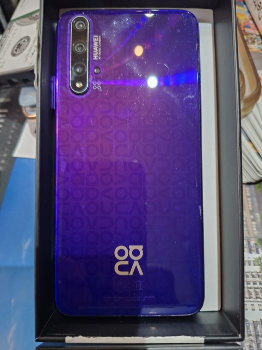 Telefon aproape nou cu incarcator