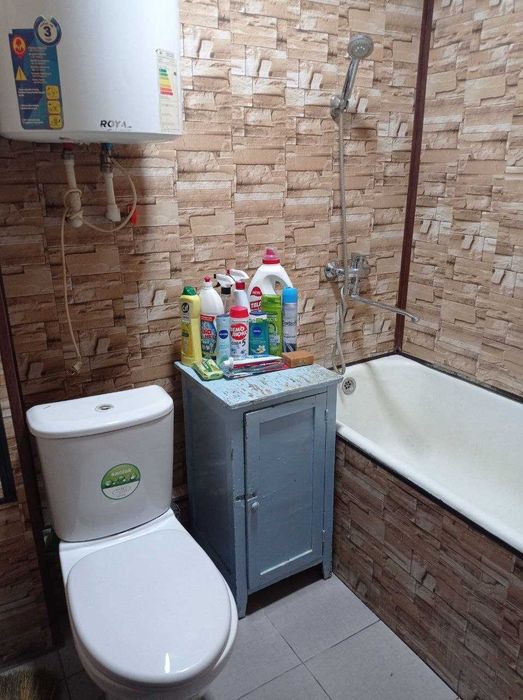 Gazalkent waxar markazida uy sotiladi