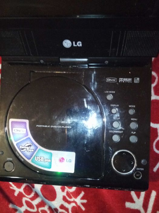 Vând dvd player LG