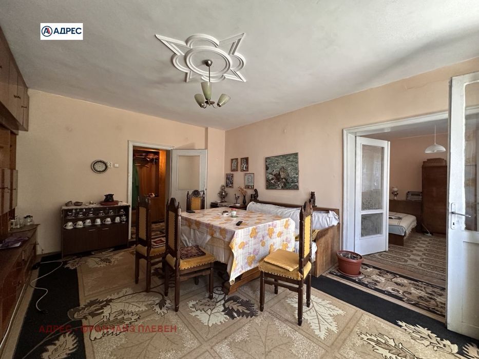 Продава се Тристаен апартамент в Плевен, Идеален център - 106 кв.м за 1699 €/кв.м - Снимка #1