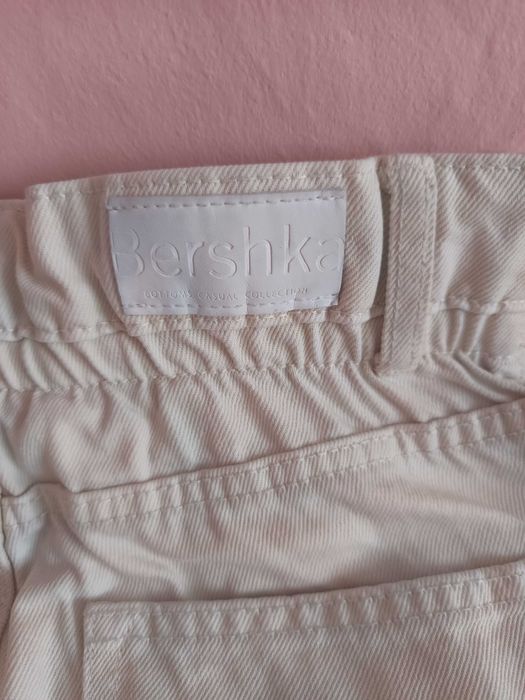 Bershka Бежови дънки на