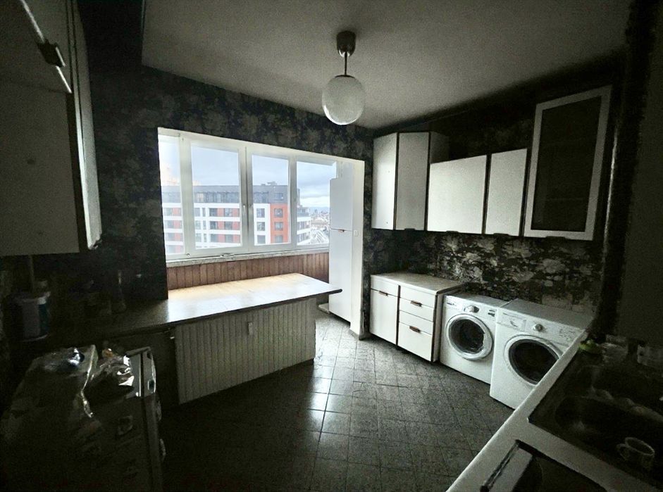 Продава се Тристаен апартамент в София, Зона Б-5-3 - 89191 кв.м за 2 €/кв.м - Снимка #5