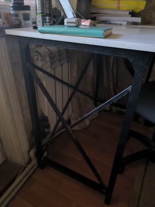 Стол В хорошем состоянии