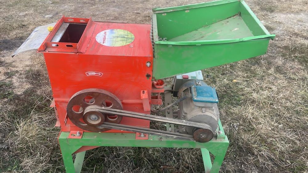 Зернодробилка, кормодробилка