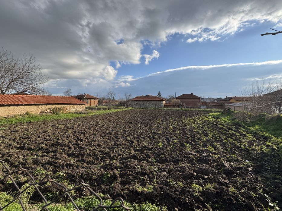 Продава парцел с.Малево