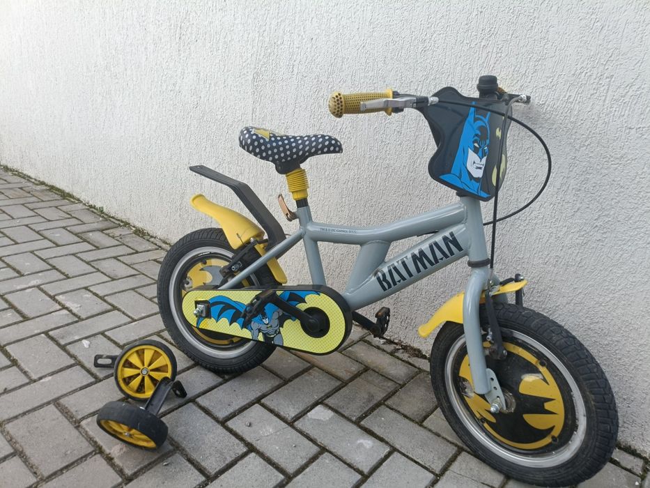 Vând bicicletă de băiat cu BATMAN