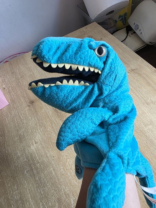 Dinozaur păpușă de mână