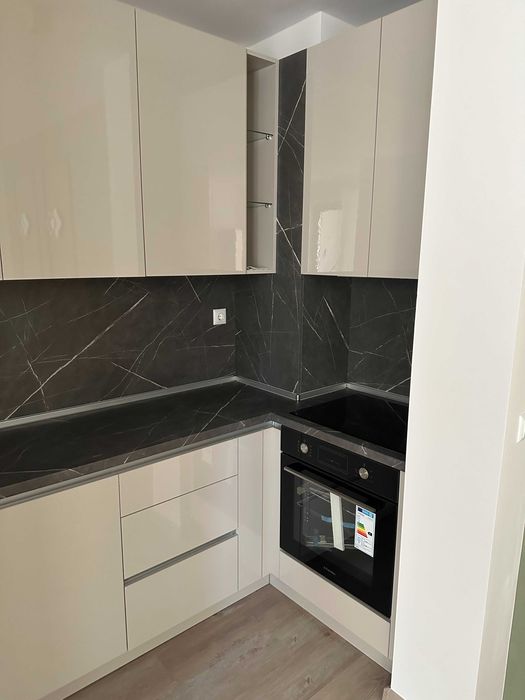 Дава се под наем Тристаен апартамент в Търговище, Център - 82 кв.м за 433.5 € - Снимка #8