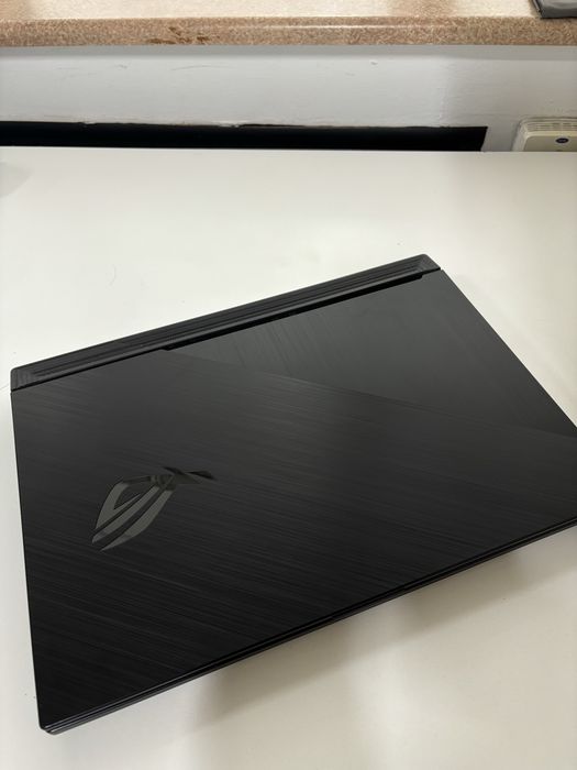 Продам ноутбук Asus rog strix G712