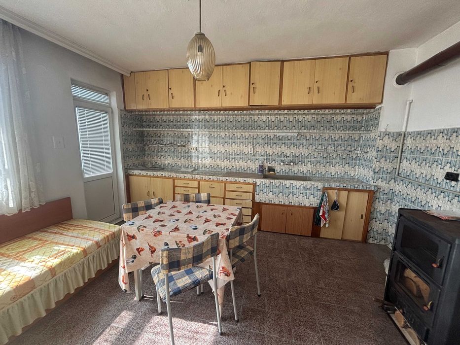 ЧЕТИРИСТАЕН апартамент в ЦЕНТЪРА на Карлово