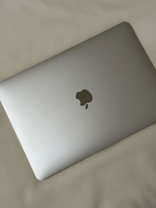 2019 MacBook Pro 13, 8 GB, 128 GB