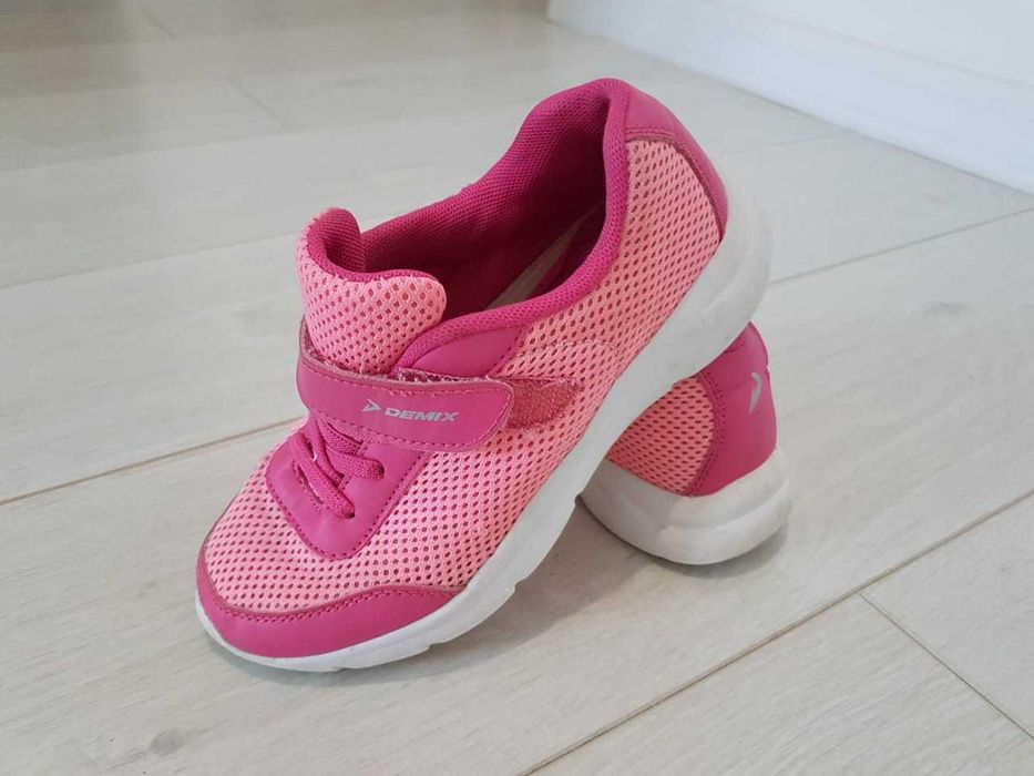 Продам кроссовки