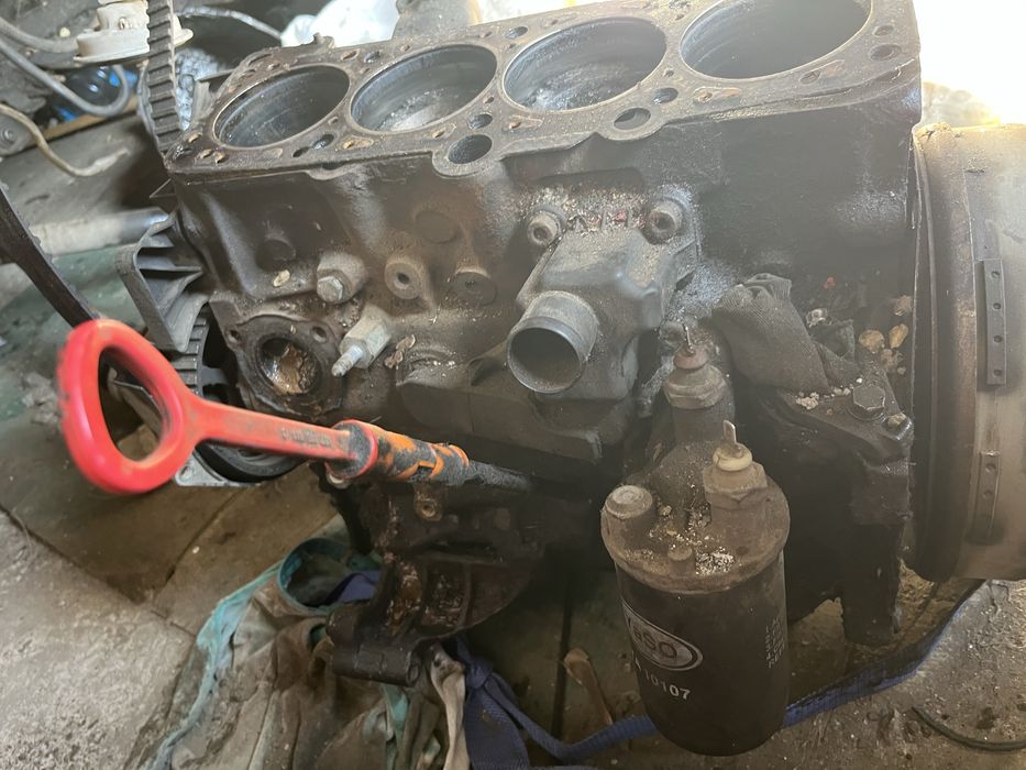 продам блок двигателя 1.8 моно