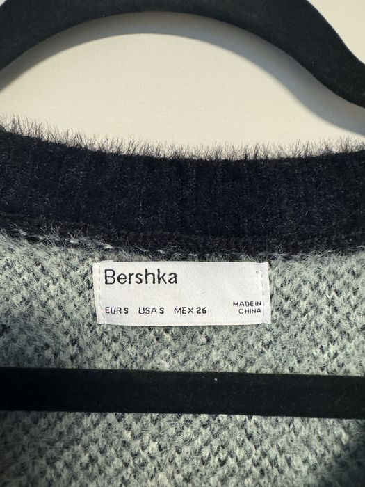 Пухкаво елече S от Бершка/Bershka