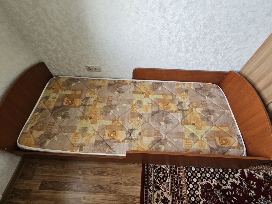 Кровать, с двумя шкафами