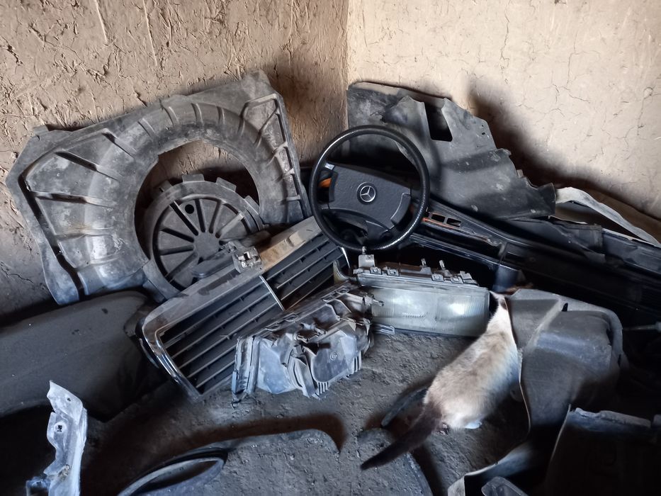 Мерс 190 разбор запчасть