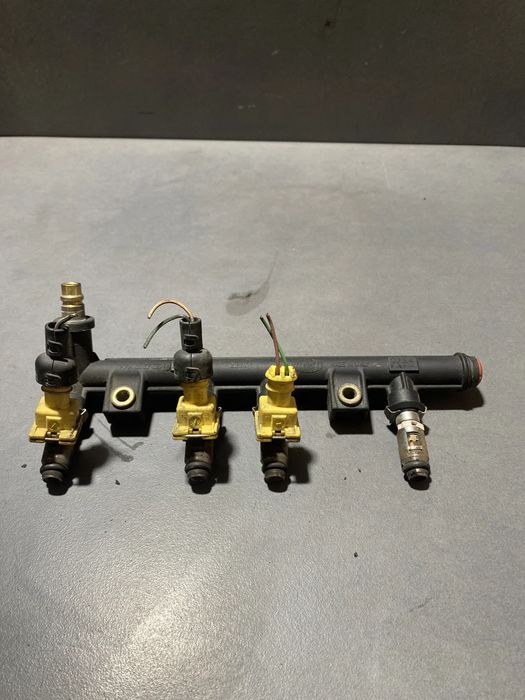 Rampa cu injectoare 3219018301 Fiat Punto 2000 1.2 MT (60 hp)