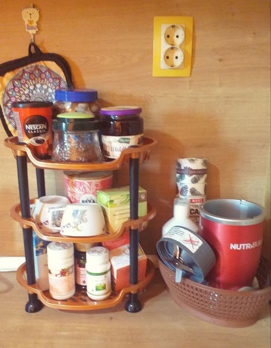 Вази, стелажи и др. домашни потреби