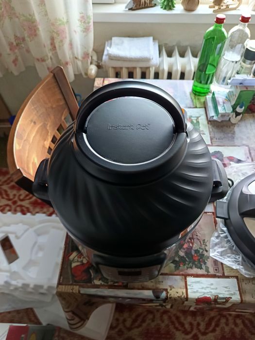 Instant Pot Duo Crisp + Air Fryer 8L – Като нов, ползван 3 пъти