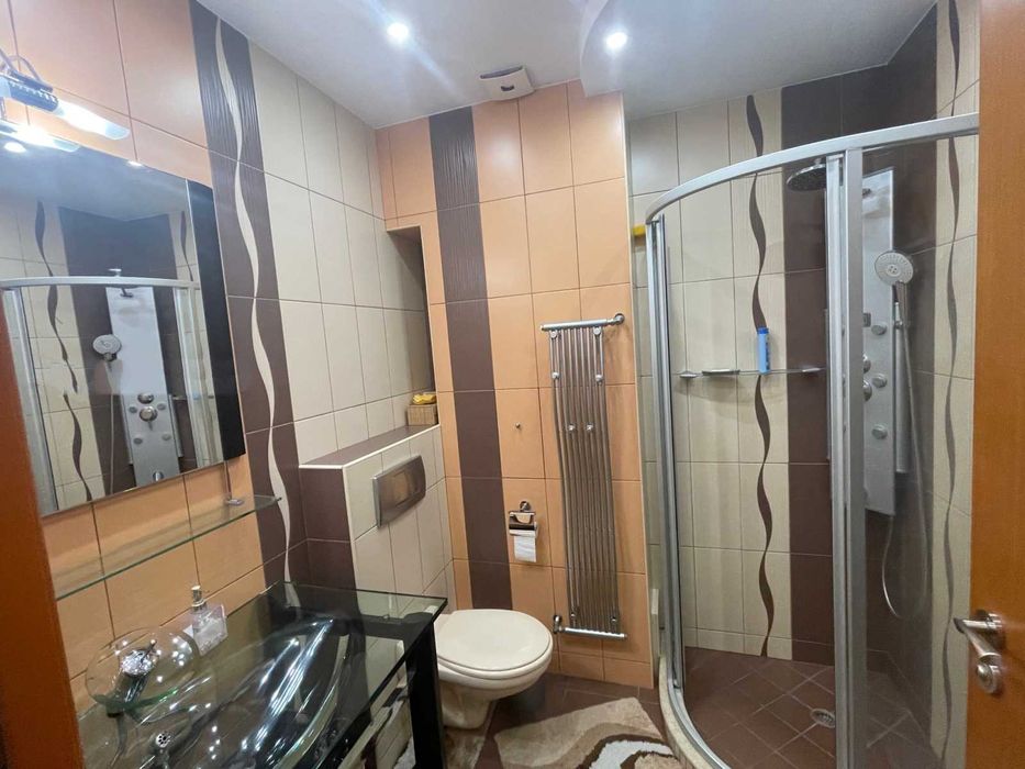 Дава се под наем Тристаен апартамент в София, Борово - 140 кв.м за 1000 € - Снимка #9