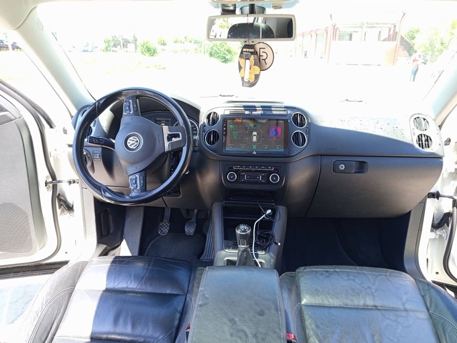 VOLKSWAGEN Tiguan