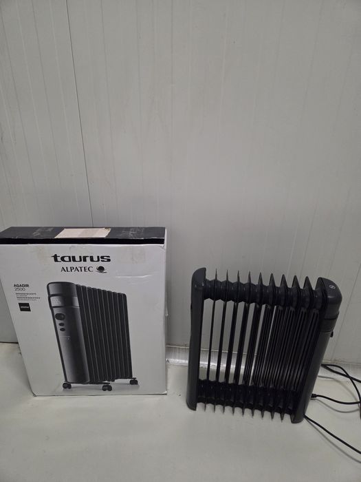 Маслен радиатор Taurus Agadir 2500. 
Мощност: 2500W
Може да вкл