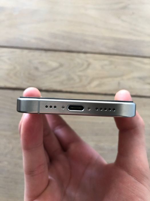 iPhone 15 pro white