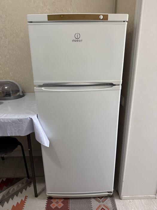 Холодильник Indesit