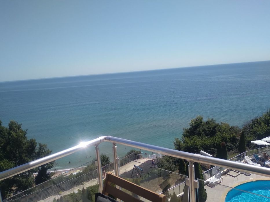 Дава се под наем Тристаен апартамент в Бяла - 232 кв.м за 178.5 € - Снимка #1