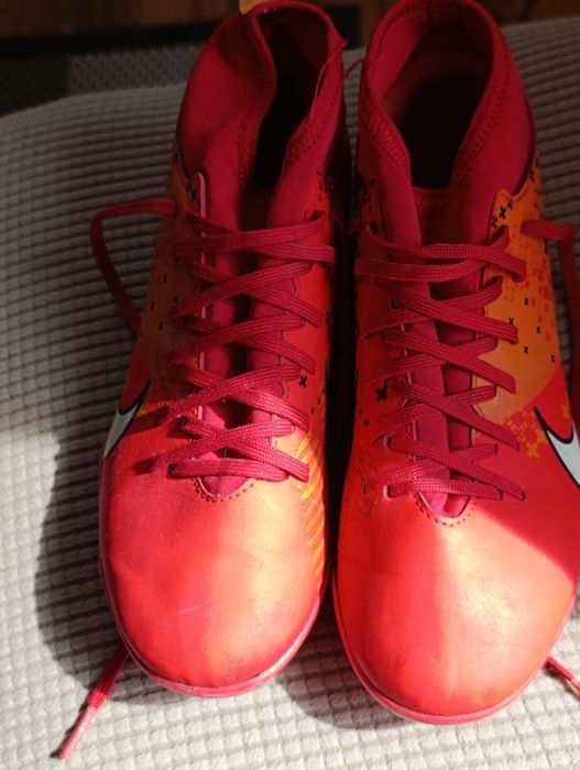 Футболни бутонки